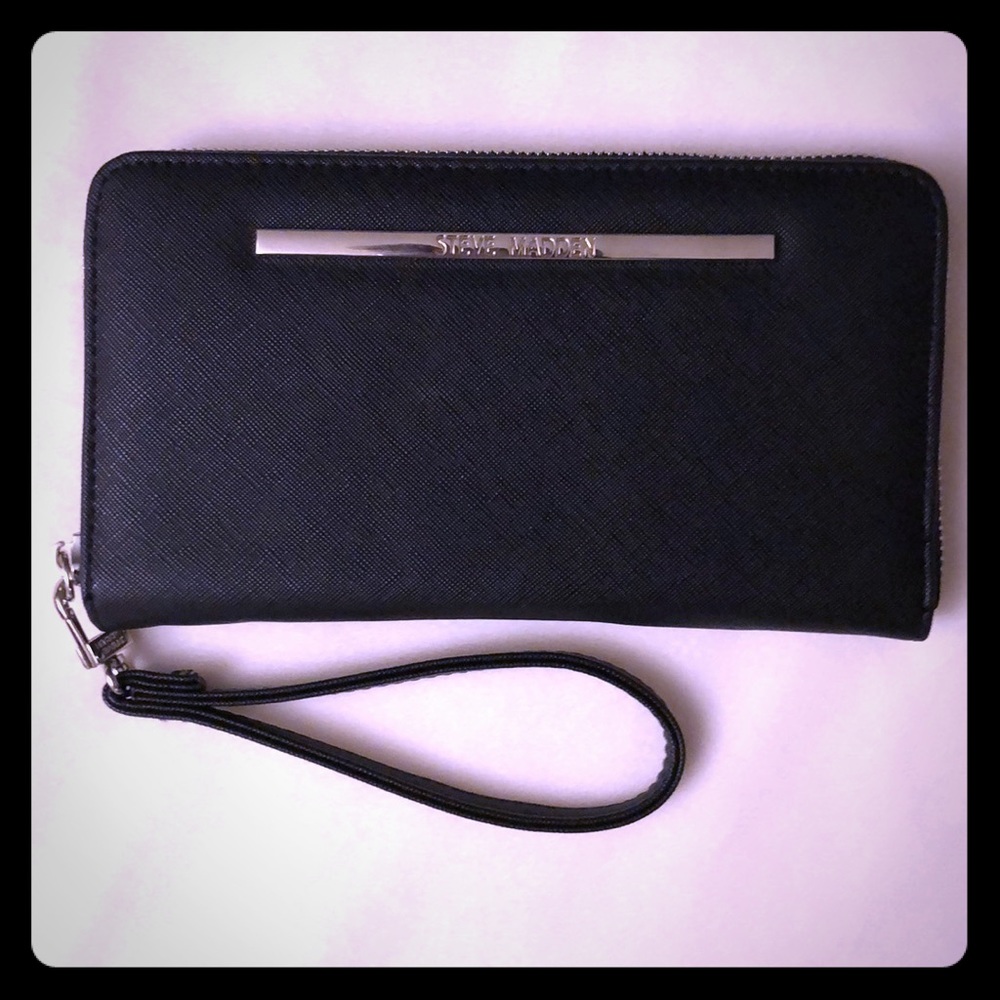 Clutch Zip Around Wallet/Wristlet